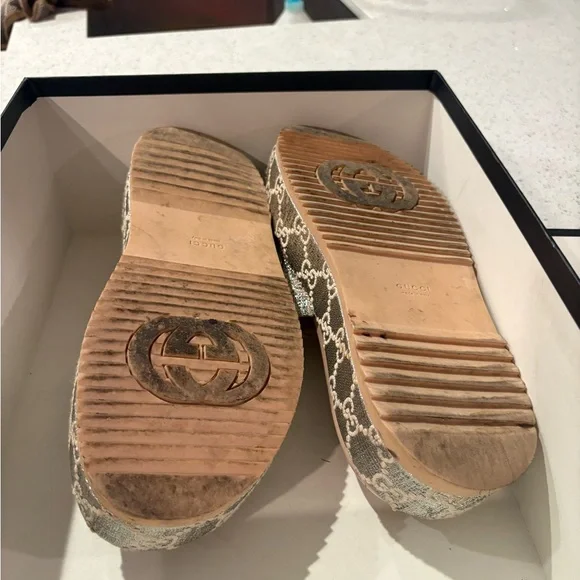 Gucci Silver Sandals with Glittery Design - Picture 3 of 4